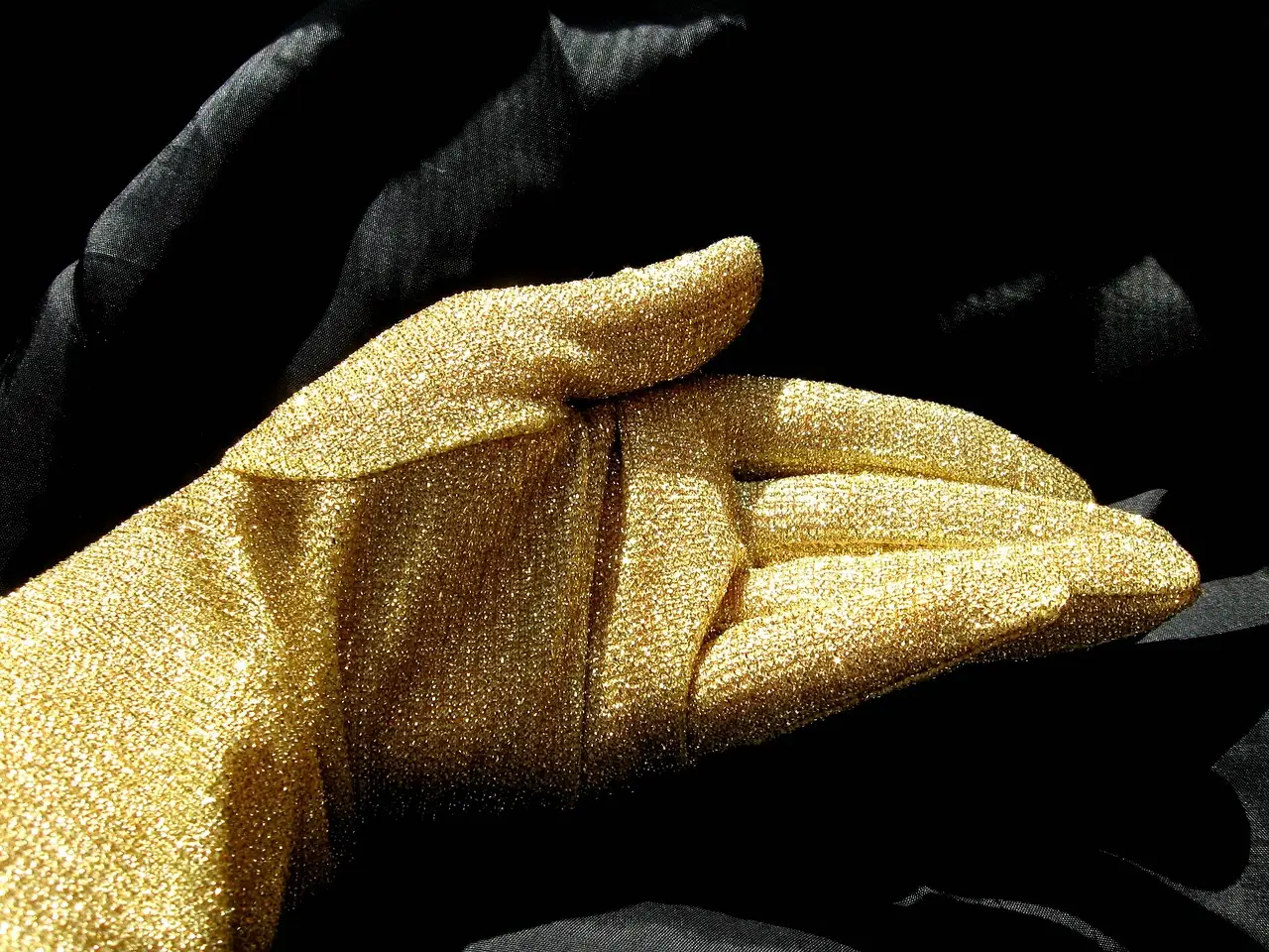 You are currently viewing Discover the Benefits of Massage Hand Gloves: A Comprehensive Guide